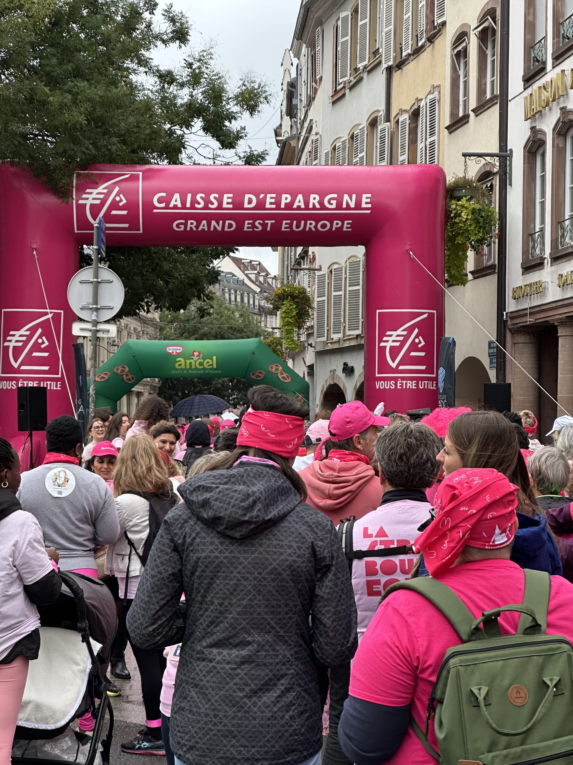 Arche d'arrivée la Strasbourgeoise pour Octobre Rose 2025