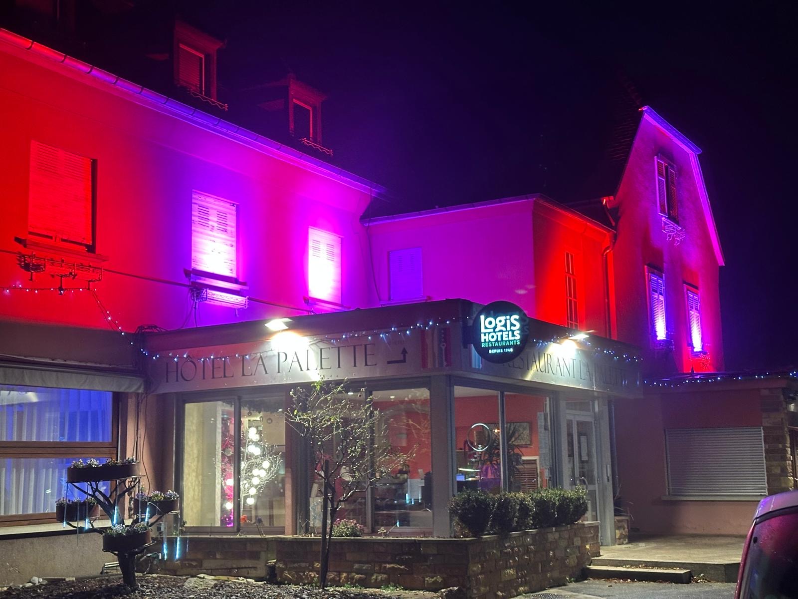 Éclairage Architectural en rouge et rose du Restaurant La Palette à Colmar