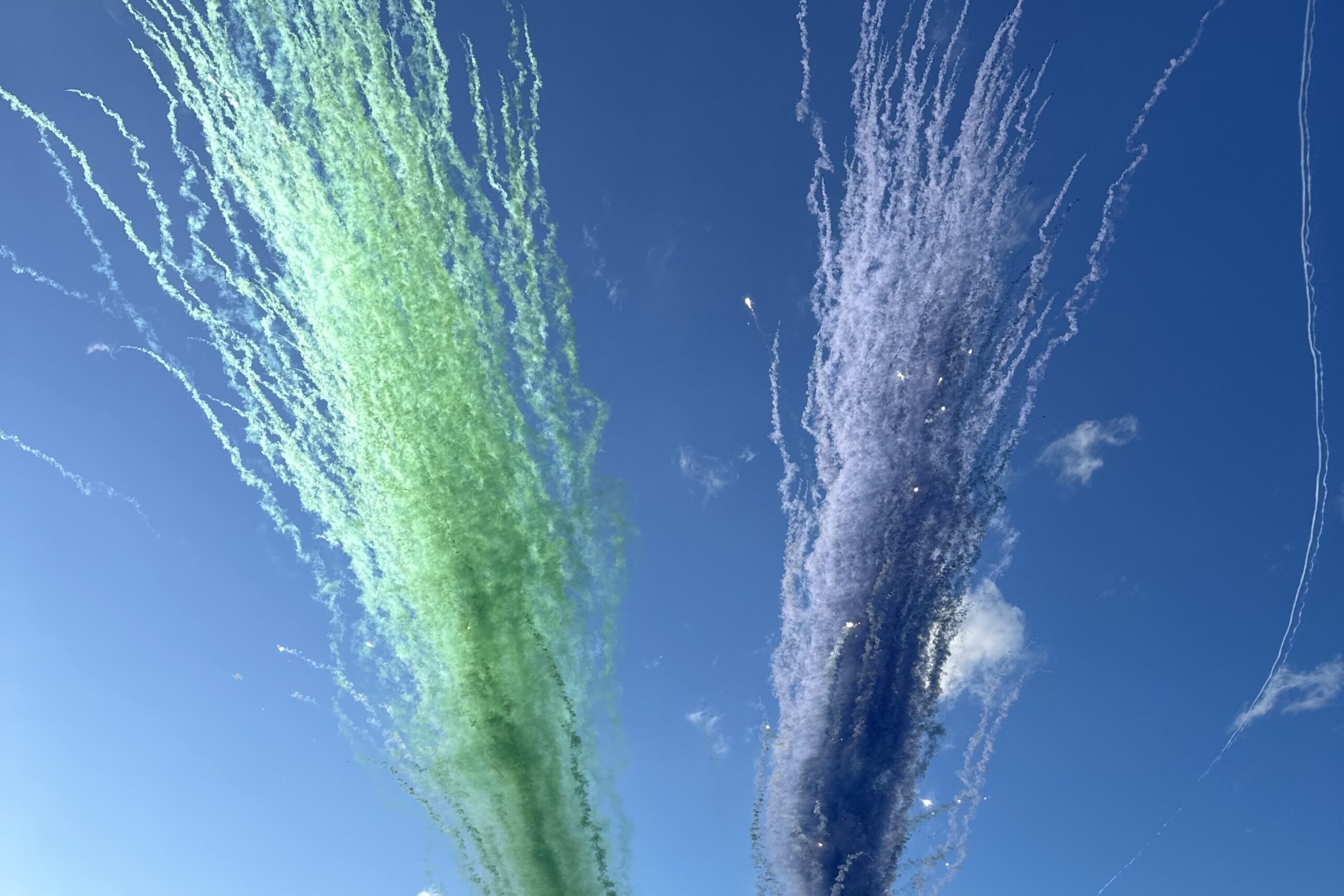 Pyrotechnie de Fumigènes colorés verte et bleu